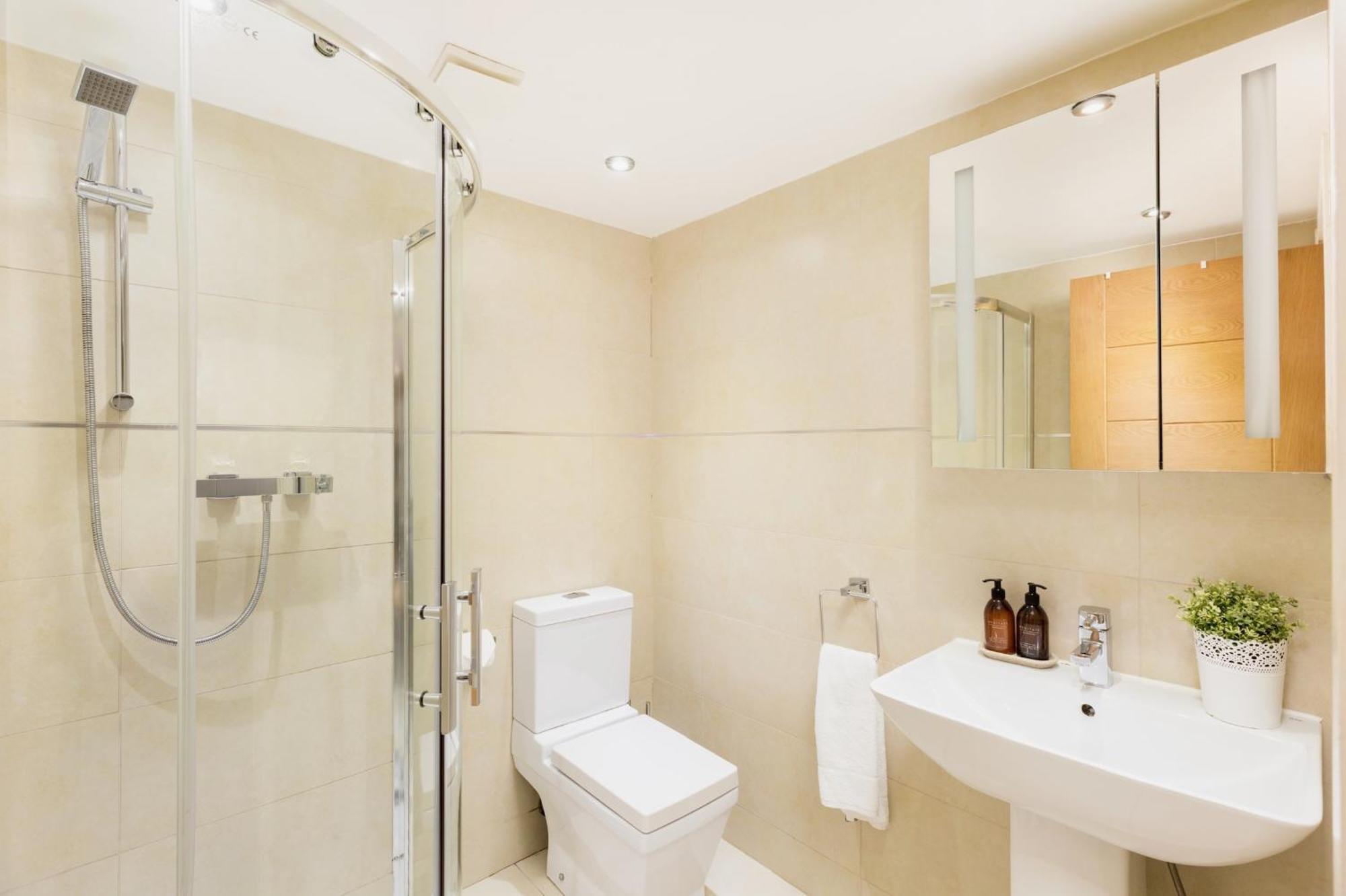 High End Luxury Townhouse In Jq, 4 Bedrooms, Flat Screen Tv In All Rooms, Free Parking, Near Birmingham City Centre Deposit Required Εξωτερικό φωτογραφία