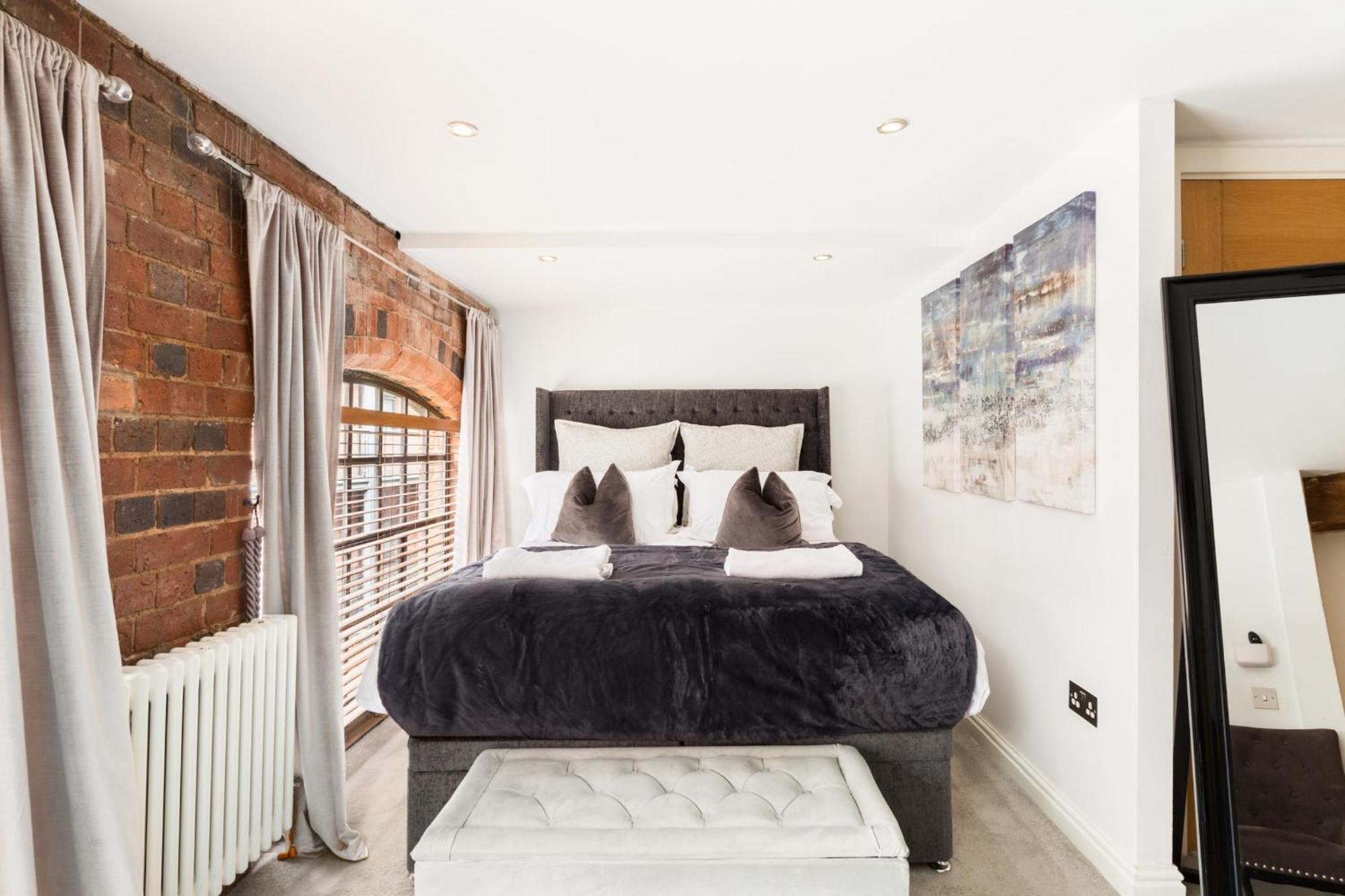 High End Luxury Townhouse In Jq, 4 Bedrooms, Flat Screen Tv In All Rooms, Free Parking, Near Birmingham City Centre Deposit Required Εξωτερικό φωτογραφία