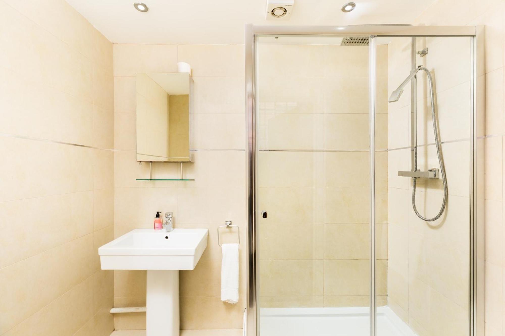 High End Luxury Townhouse In Jq, 4 Bedrooms, Flat Screen Tv In All Rooms, Free Parking, Near Birmingham City Centre Deposit Required Εξωτερικό φωτογραφία