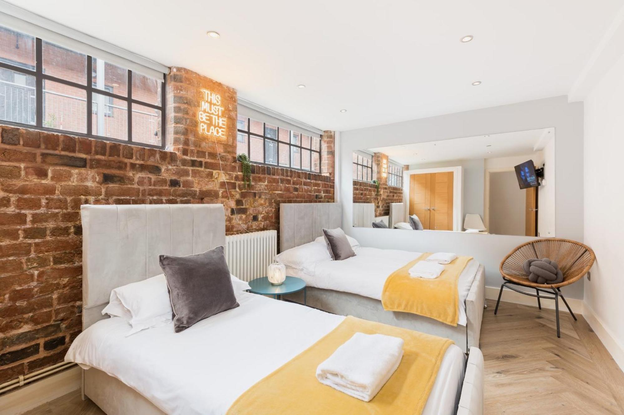 High End Luxury Townhouse In Jq, 4 Bedrooms, Flat Screen Tv In All Rooms, Free Parking, Near Birmingham City Centre Deposit Required Εξωτερικό φωτογραφία